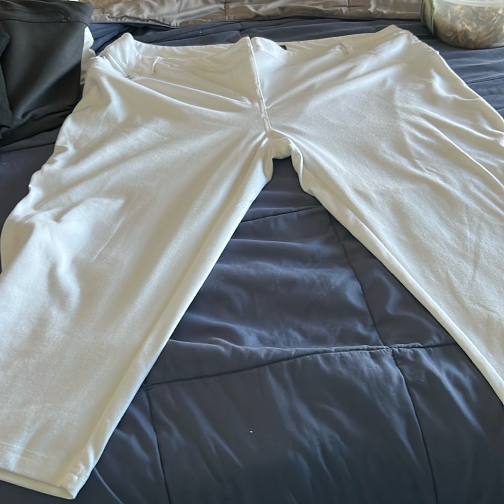 Selling capri white pant